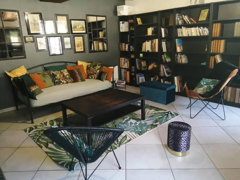 Jolie Maison En Pierre Proche Centre-ville Holiday home *